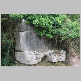 0058 ostia - necropoli della via ostiense (porta romana necropolis) - c6 - gegenueber b11 - sarkophag des sextus carminius parthenopeus - li der via dei sepolcri ri westen.jpg